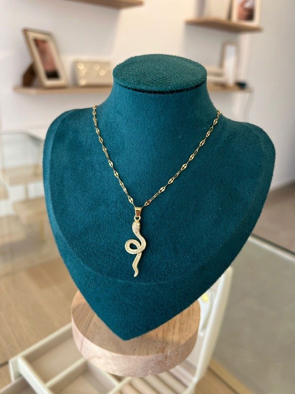 Producto - Collar Serpiente Acero dorado.