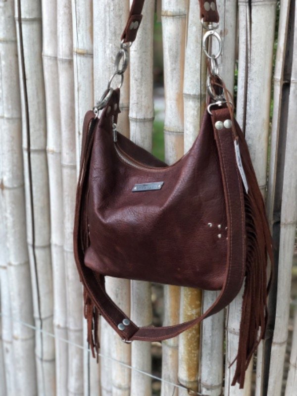 Producto - Cartera con flecos marrón rojizo