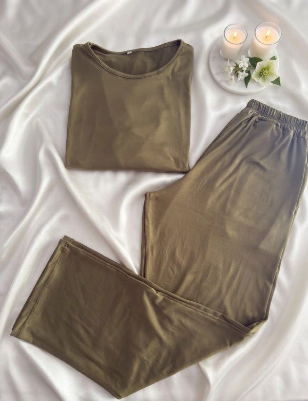 Producto - Pijama Largo Manga Larga Verde Militar