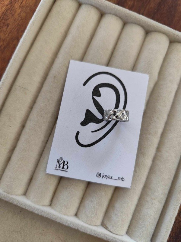 Producto - Aro cuff cruzado. Plateado.