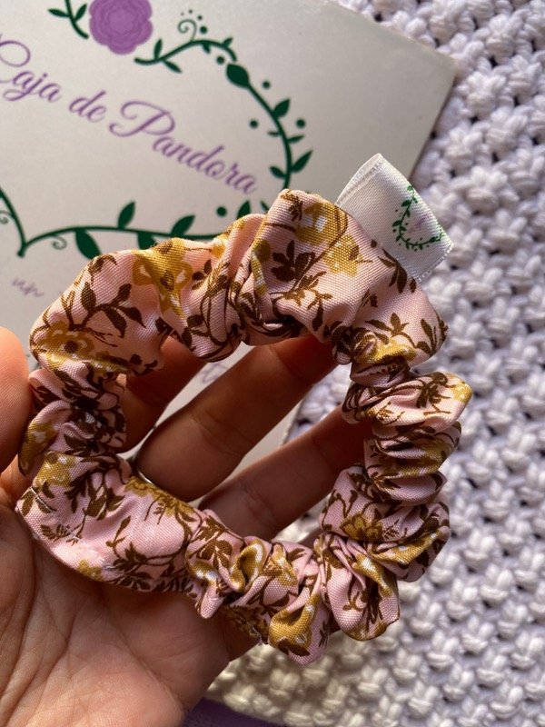 Producto - Scrunchie rosa viejo estampada