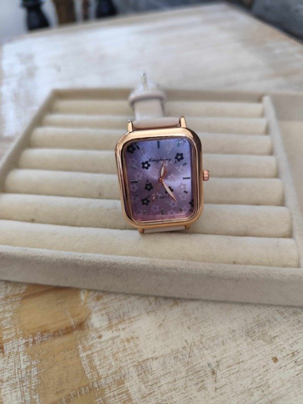 Producto - Reloj malla y cuadrante violeta.