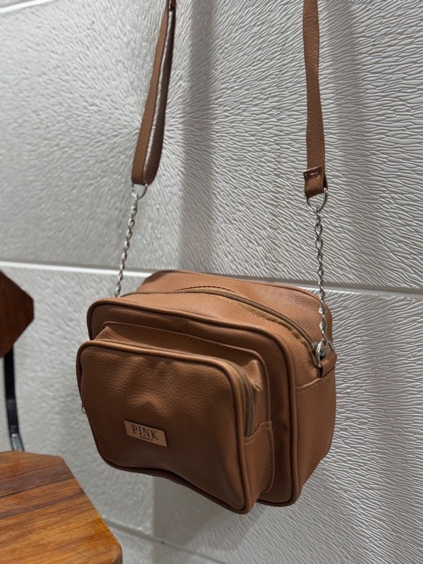 Producto - BANDOLERA MARRÓN CON CORREA Y CADENA
