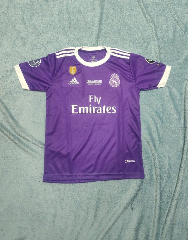 Producto - CAMISETA RETRO REAL MADRID 2017 CRISTIANO RONALDO VIOLETA