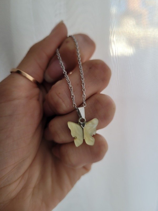 Producto - Gargantilla mariposa nácar amarillo pastel AQ