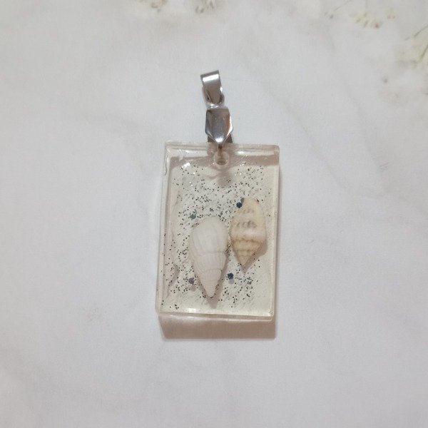 Producto - Dije resina caracoles