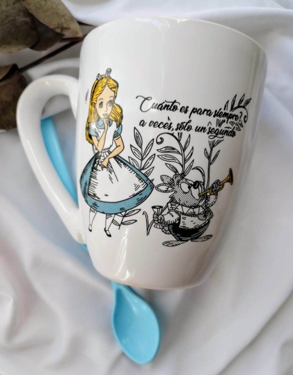 Producto - TAZA Y LLAVERO DE ALICIA