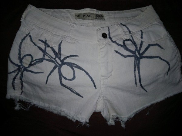 Producto - ARAÑAS grandes SHORT blanco talle 38
