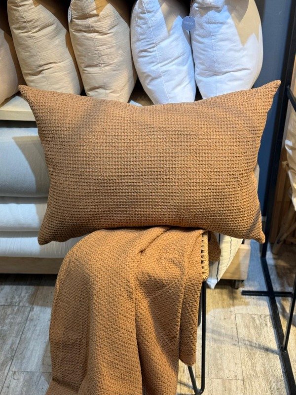 Producto - Almohadón Waffle avellana 70x50cm.