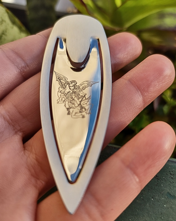 Producto - Señaladores católicos de metal con grabado en ambos lados