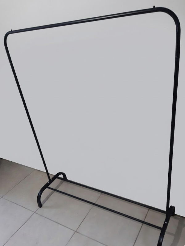 Producto - Perchero Metálico Caño Negro Comercial Ropa Perchas