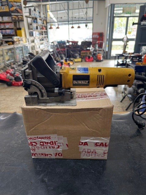 Producto - ENSAMBLADORA DEWALT DW682 USADA