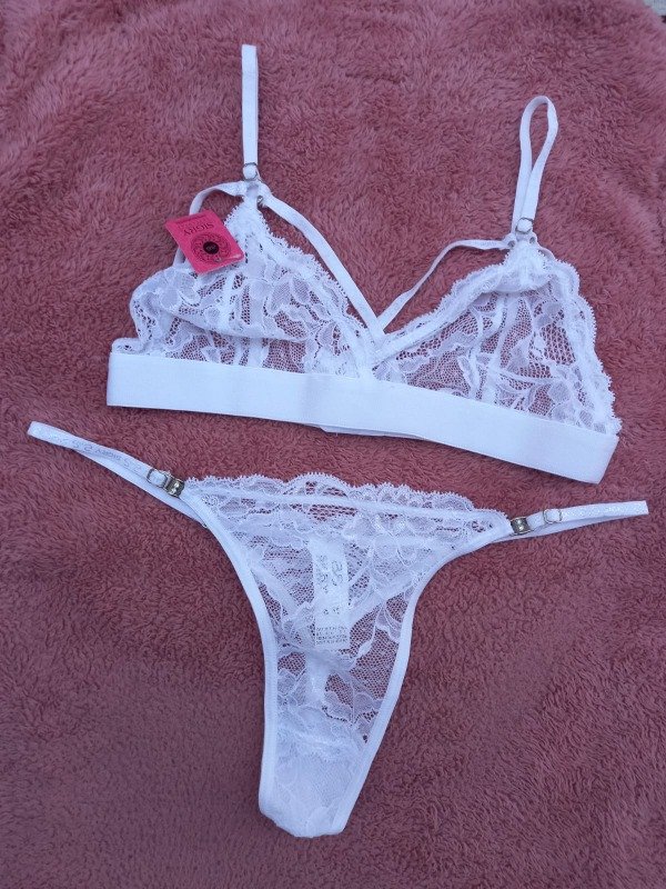 Conjunto de encaje con doble tirita t.90