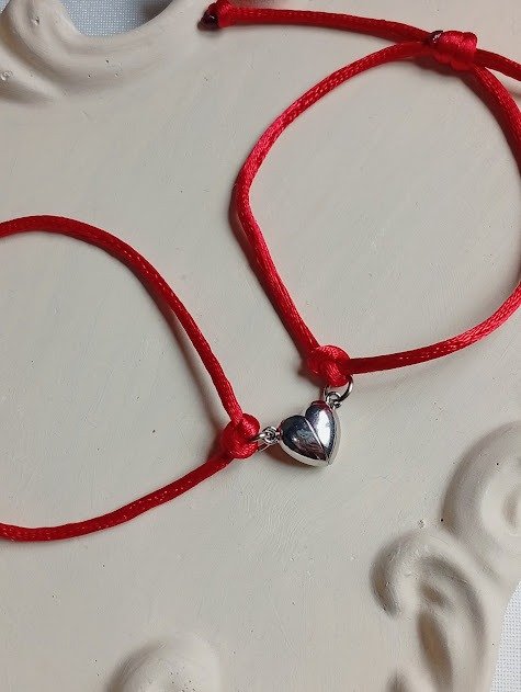 Producto - Par pulseras rojas con corazón imantado - 0