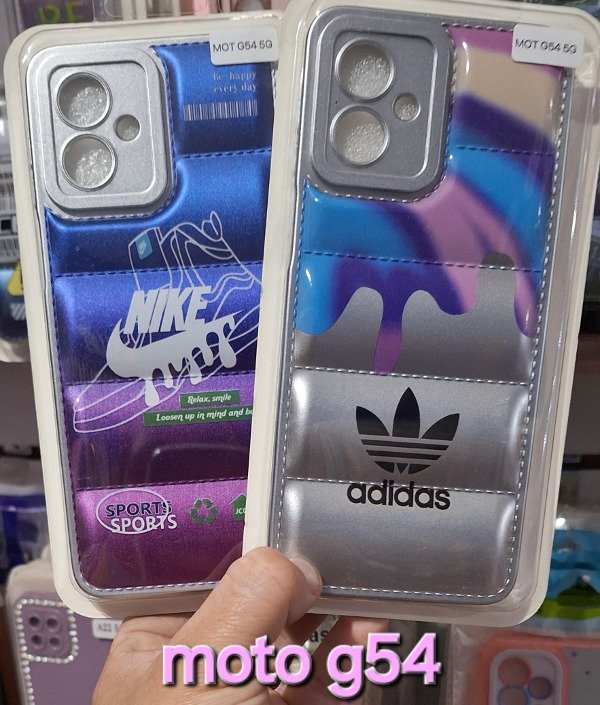 Producto - Fundas puffer diseño metalizadas. Moto g54