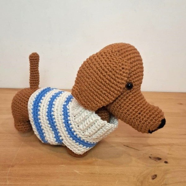 Producto - Perro salchicha a crochet grande