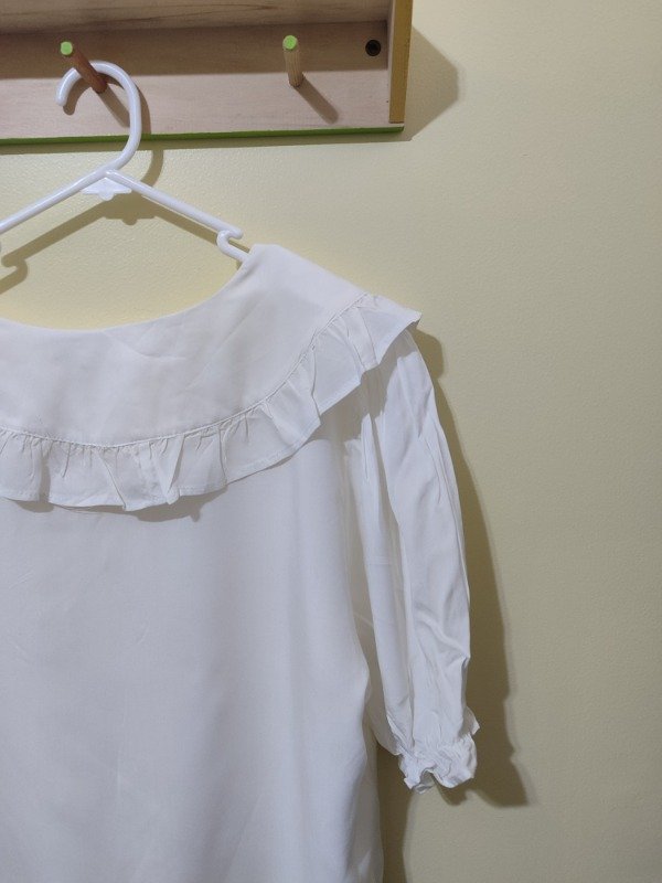 Producto - Blusa Blanca con Volados en el Cuello - 2