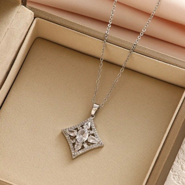 Producto - Collar triangulo cubic silver