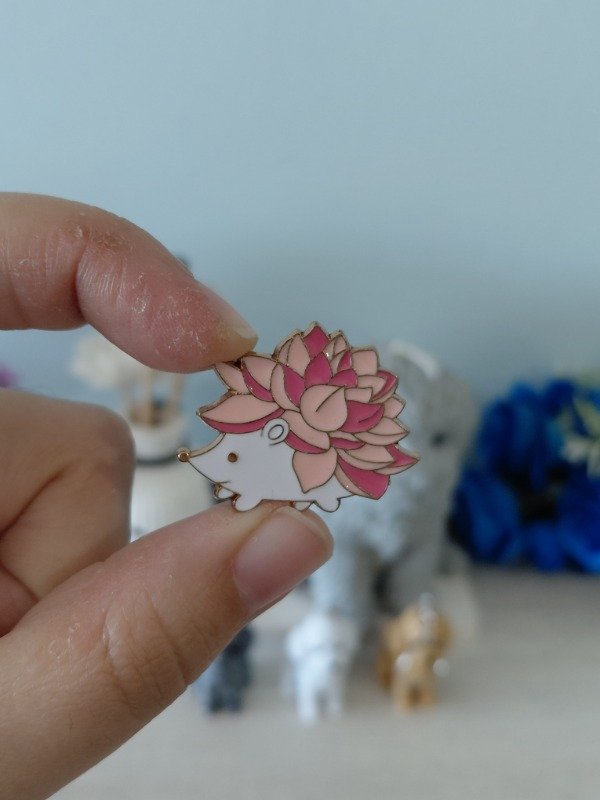Producto - Pin metalizado - Erizo floreado #2326