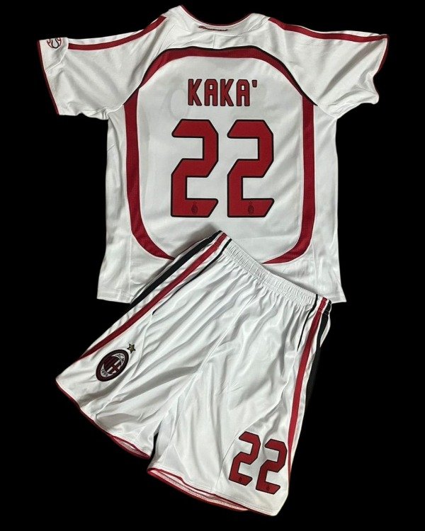 Producto - CONJUNTO IMPORTADO AC MILAN ALTERNATIVO RETRO 2007 NIÑOS #22 KAKÁ