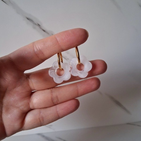 Producto - AROS FLOR BLANCO AC. DORADO