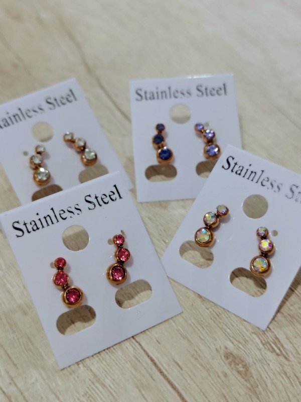 Producto - Aritos triple strass rose x6 pares