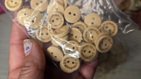 Producto - Boton madera. frase Handmade with love mediano 2cm x 25 unidades - 2