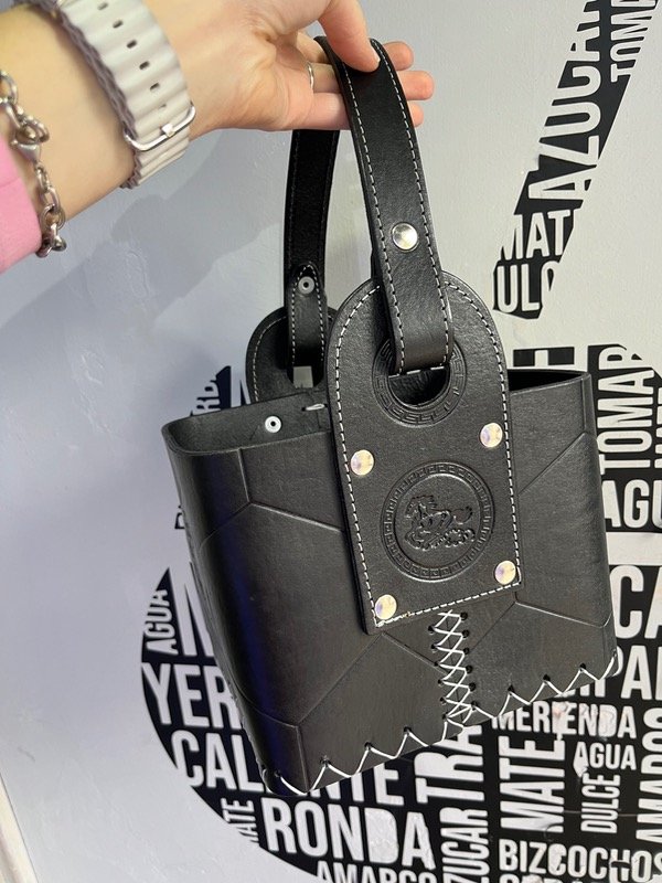 Producto - Canasta cuero negro afa