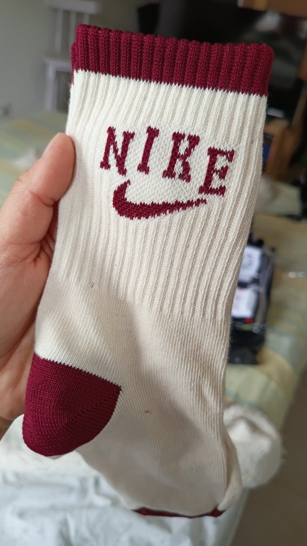Producto - Nike beige con bordo