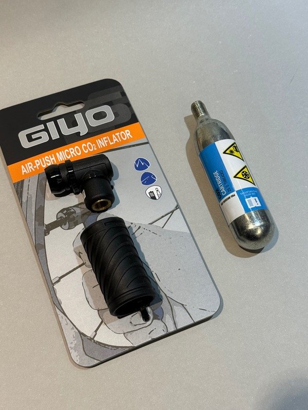 Producto - Inflador GIYO para garrafa 2