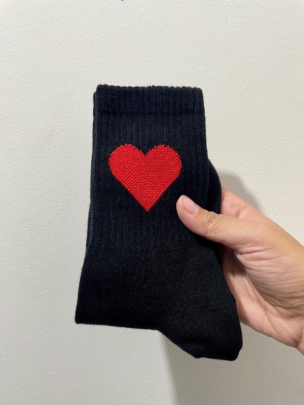 Producto - Tenis adulto negra corazon rojo