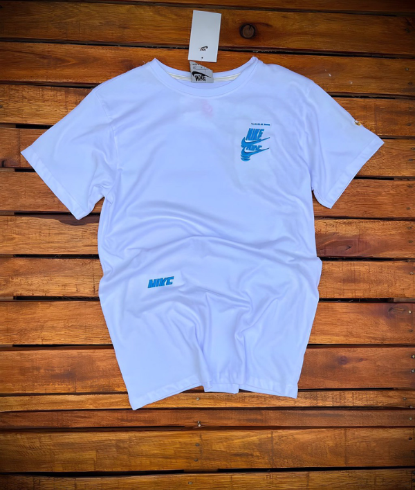 Producto - Remera Nike lisa triple bordado