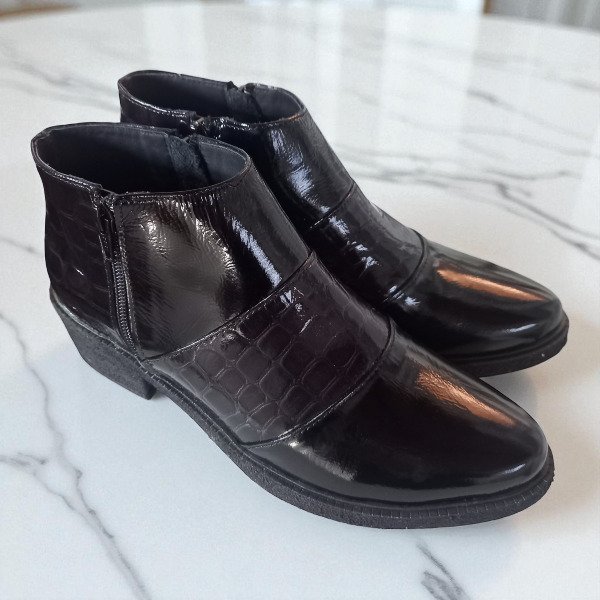 Producto - Botineta de Cuero Vacuno Negro - Modelo 061