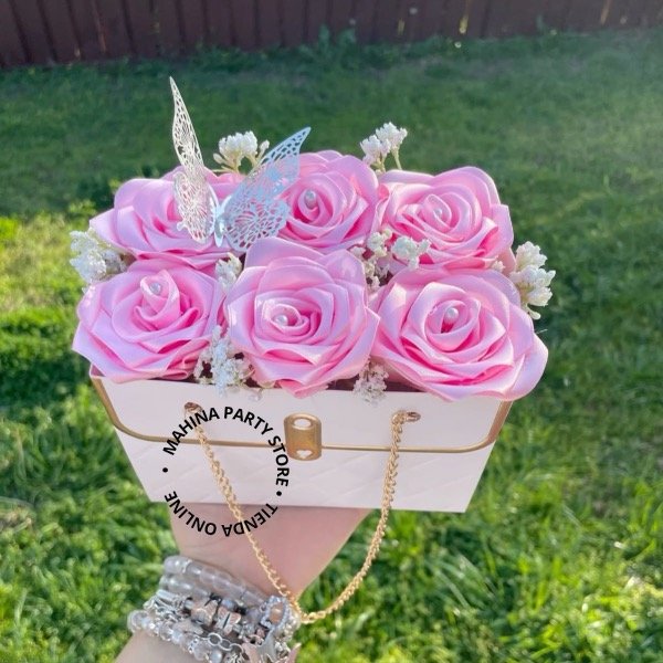 Producto - Caja estilo cartera con rosas eternas San Valentín