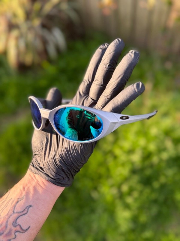 Producto - Oakley Eyes Jacket gris