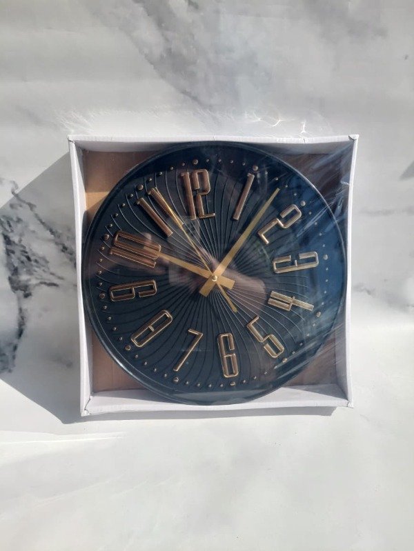 Producto - Reloj de pared fondo negro números dorados