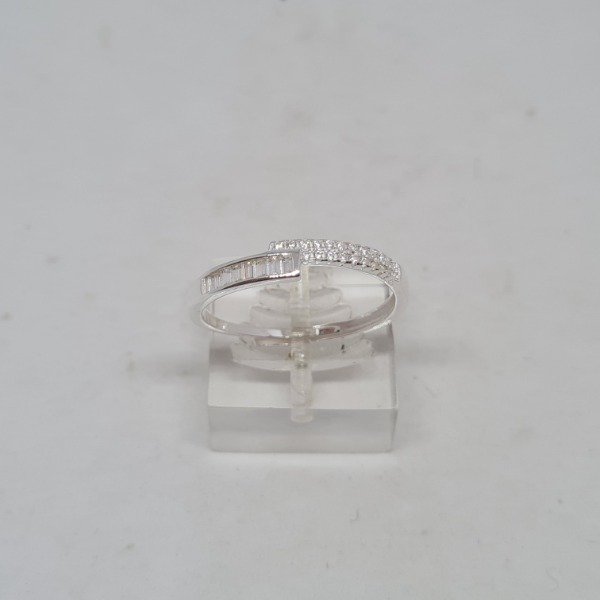 Producto - Anillo cubic y cristales blancos