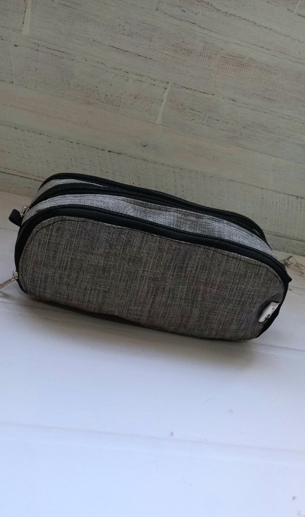 Producto - Cartuchera Triple Gris Lisa