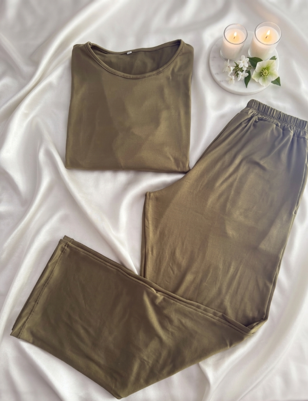 Producto - Pijama Largo Manga Larga Verde Militar