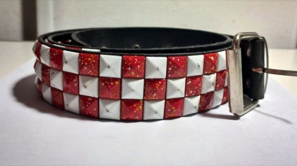 Producto - Cinturon tachas rojo