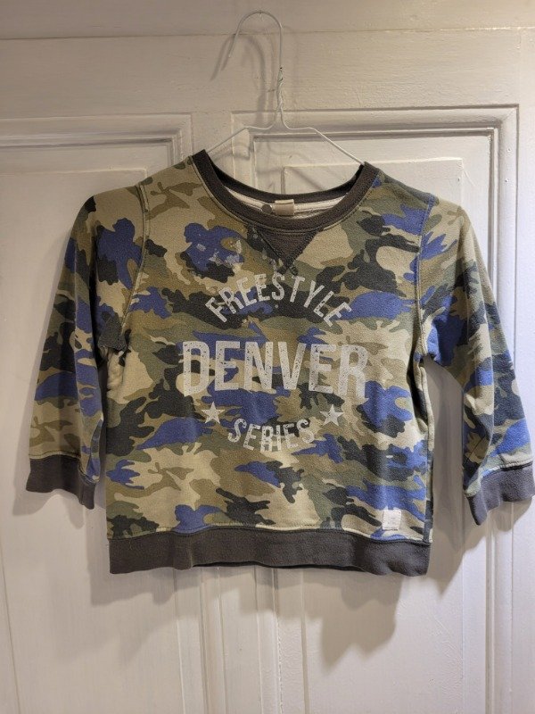 Producto - Buzo CHEEKY canuflado Talle 4 años - PRECIO: 20X