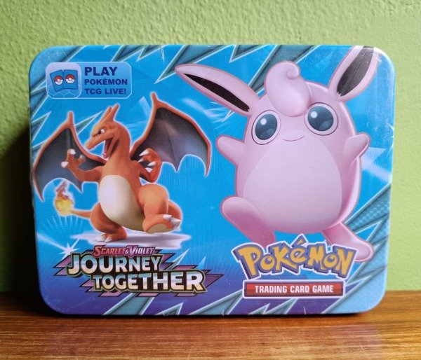 Producto - 1212 - Cartas Pokemon en Lata - JOURNEY TOGETHER