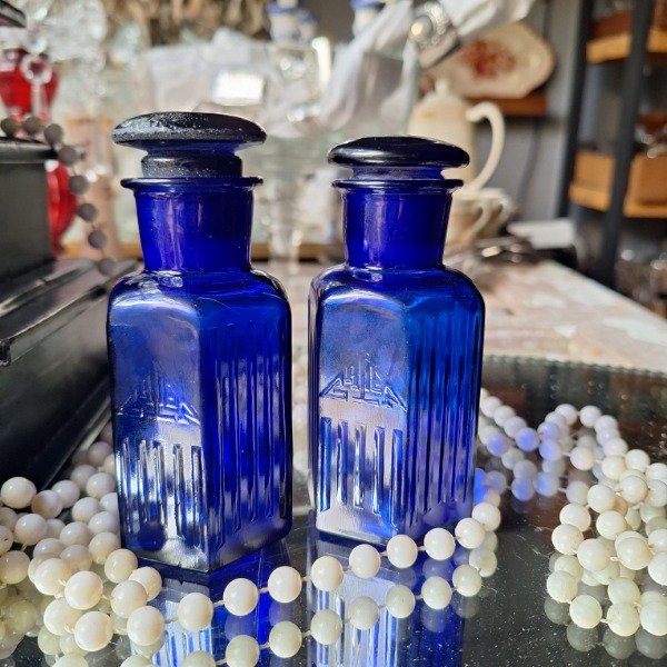 Producto - Frasco de farmacia azul