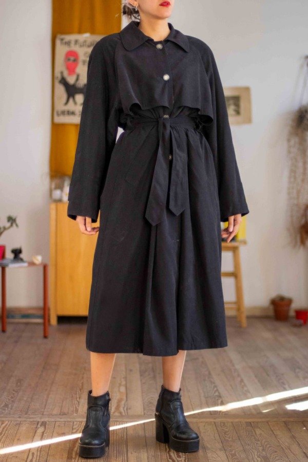 Producto - Trench Negro Comoda Talle: L-