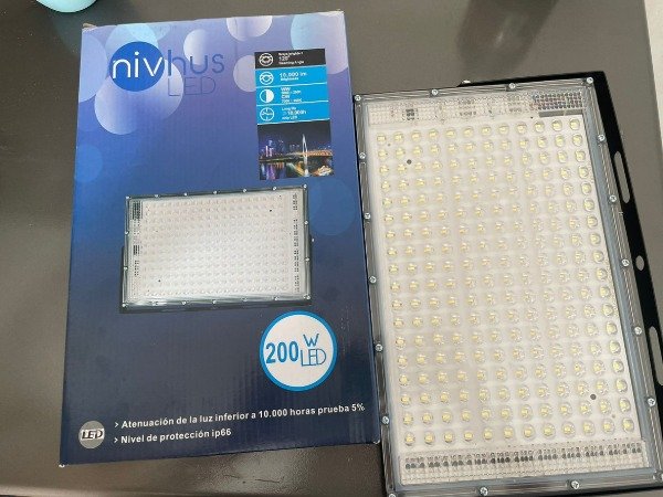 Producto - Reflector 200w Nivhus 220v