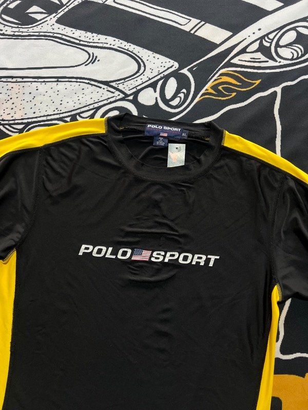 Producto - Remera Polo Sport vintage. Talle M