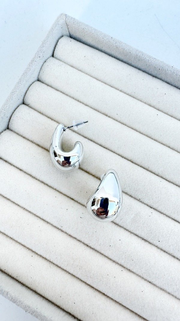 Producto - Aros gota concavas plateadas