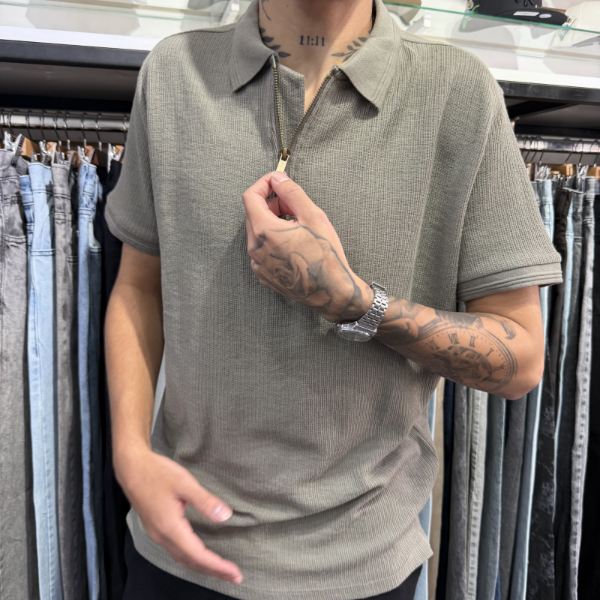 Producto - Chomba c/Cierre Verde