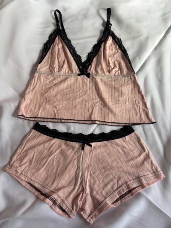 Producto - Pijamita luna con puntilla rosa crema