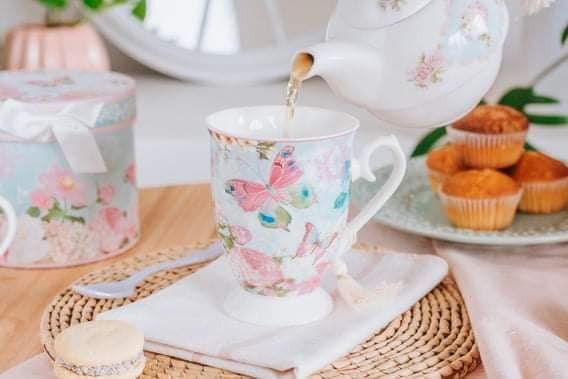 Producto - Taza mug porcelana + caja de regalo. Modelo mariposa